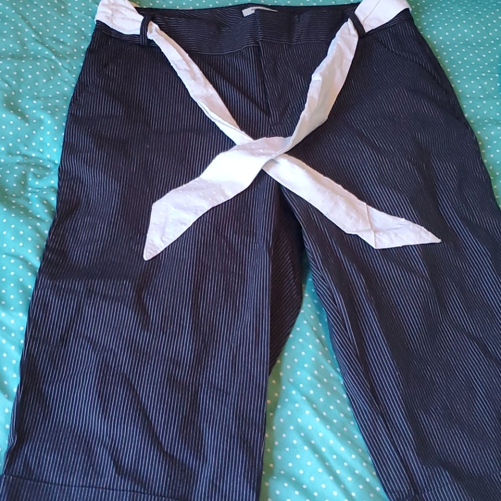 Dress capris Dockers size 4 NWOT pinstripe
